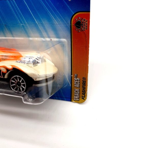 Hot Wheels 063 Track Aces 3 of 10 Collectable Car 2005 Toy BOX DAMAGE - Picture 4 of 9